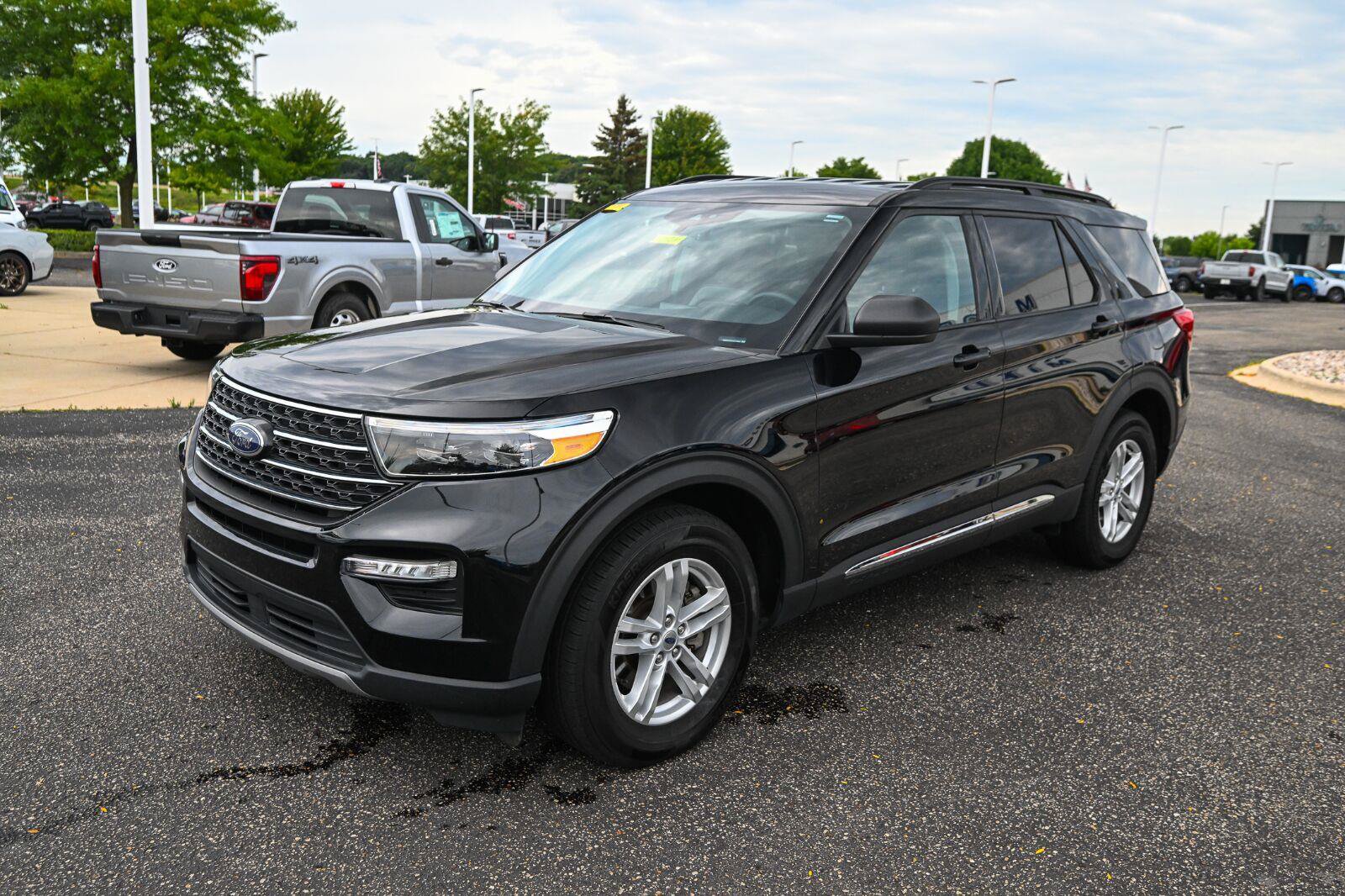 Certified 2024 Ford Explorer XLT w/ Equipment Group 202A AWD/4WD image 9