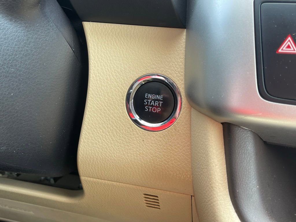 Used 2019 Toyota Highlander XLE AWD/4WD image 34