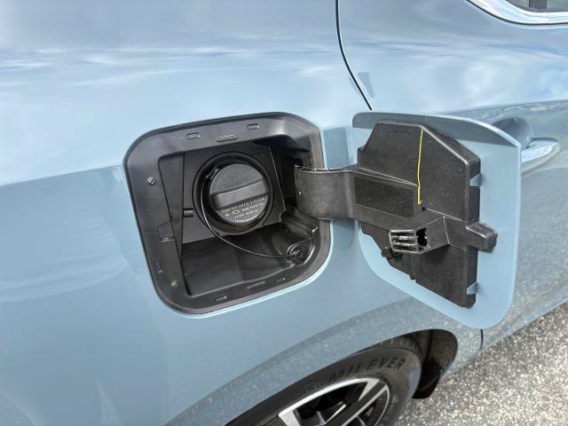 Used 2025 Nissan Sentra SV FWD image 34