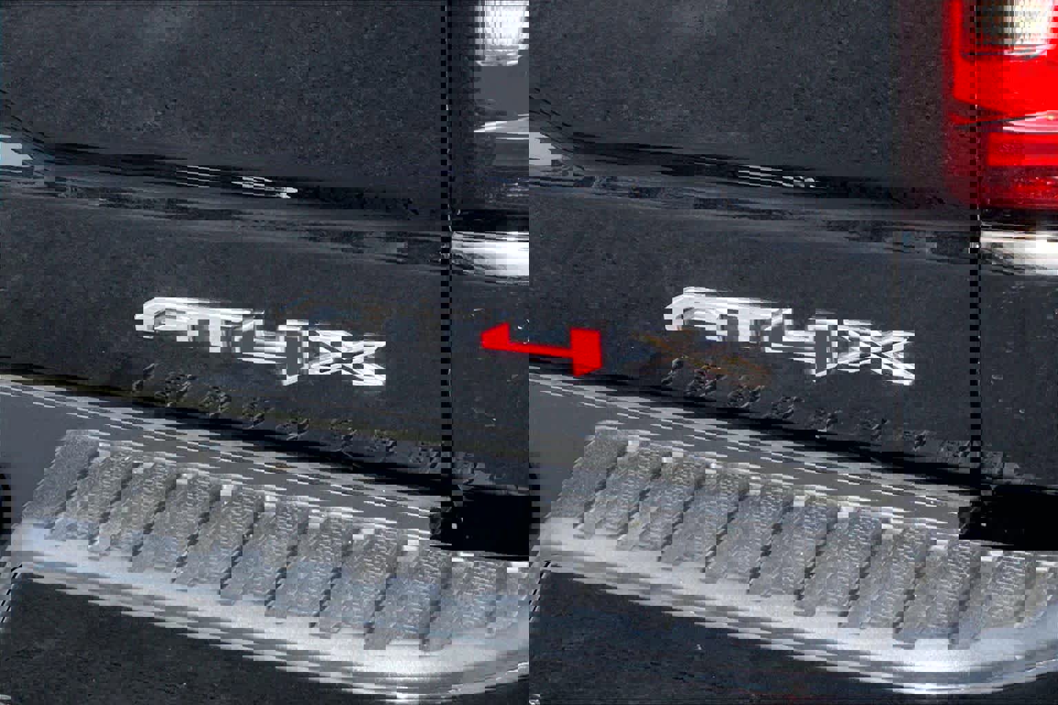 Used 2023 GMC Sierra 1500 AT4X image 28