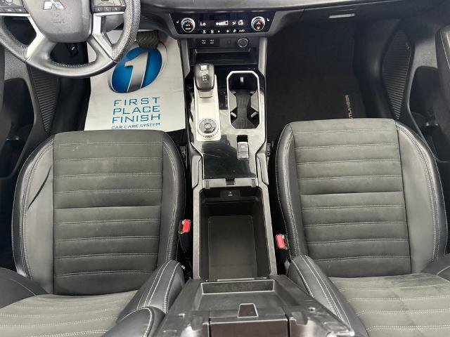 Used 2025 Mitsubishi Outlander SE FWD image 16