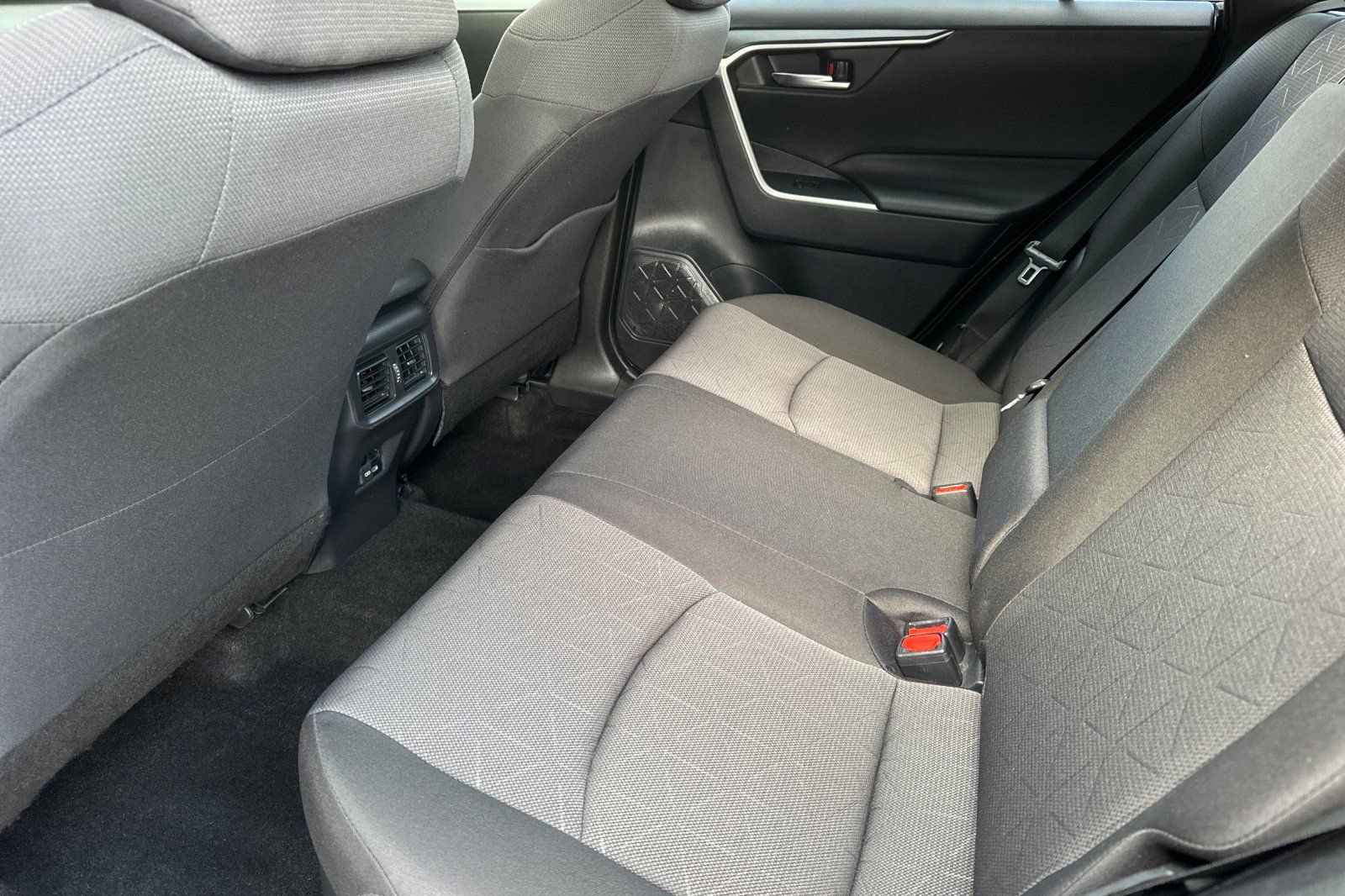 Used 2025 Toyota RAV4 XLE w/ Convenience Package AWD/4WD image 15