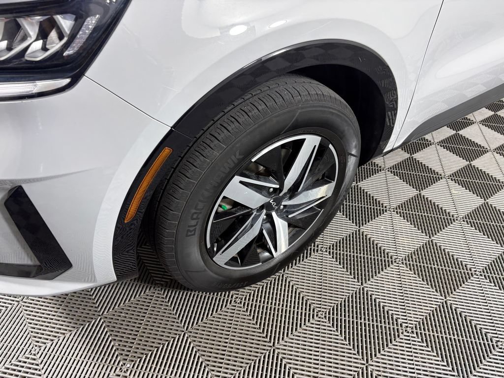 Used 2023 Kia Sorento EX w/ Panoramic Sunroof Package FWD image 9