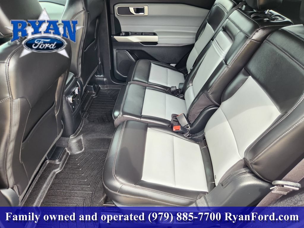 Certified 2022 Ford Explorer XLT w/ Equipment Group 202A RWD image 20