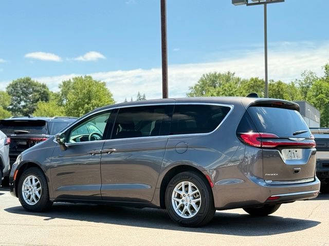 Used 2023 Chrysler Pacifica Touring-L FWD image 43