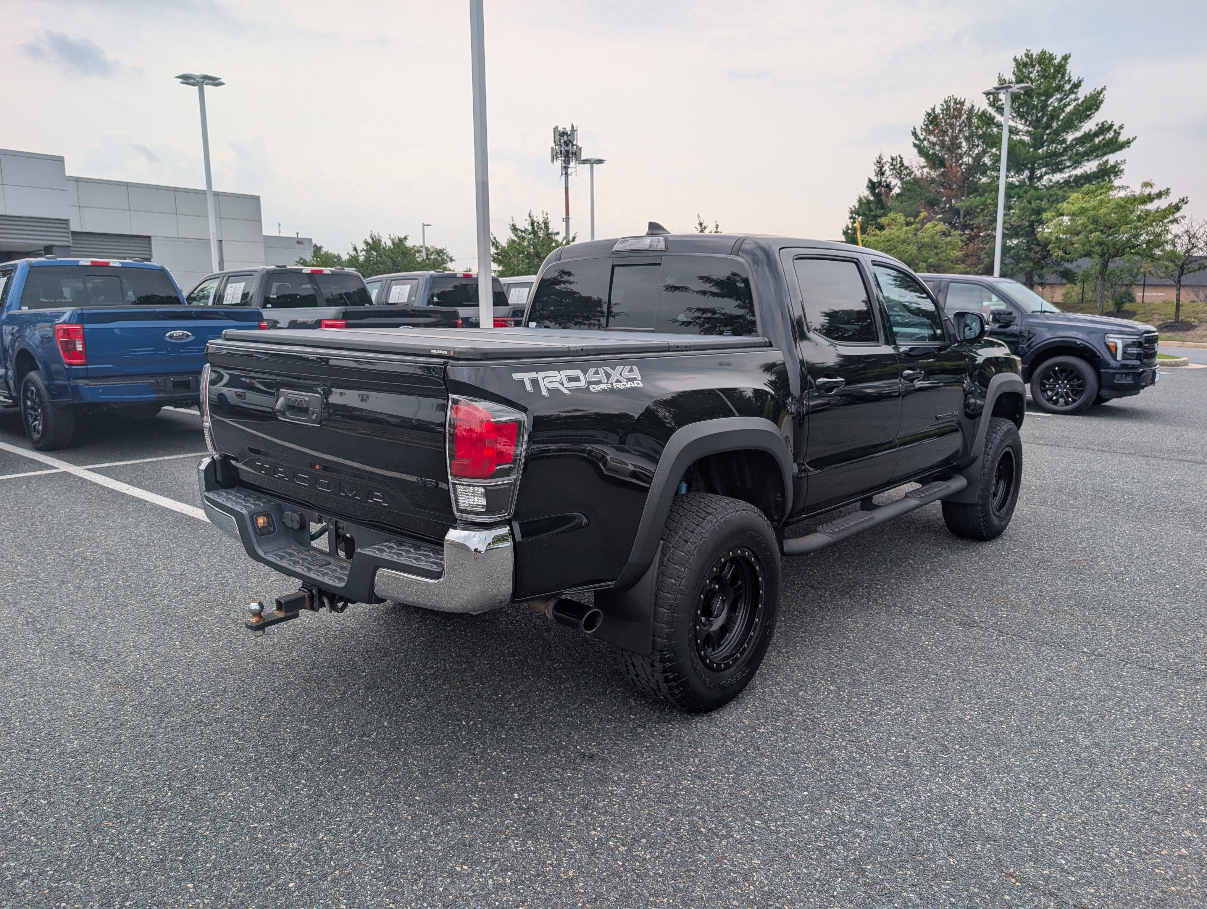 Used 2019 Toyota Tacoma TRD Off-Road AWD/4WD image 3
