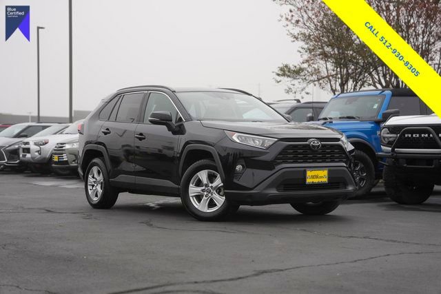 Used 2021 Toyota RAV4 XLE w/ Convenience Package image 2