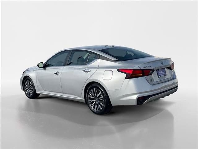 Used 2024 Nissan Altima 2.5 SV image 5