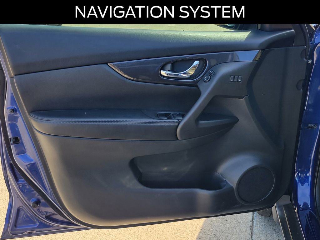 Used 2018 Nissan Rogue SV w/ Premium Package FWD image 19
