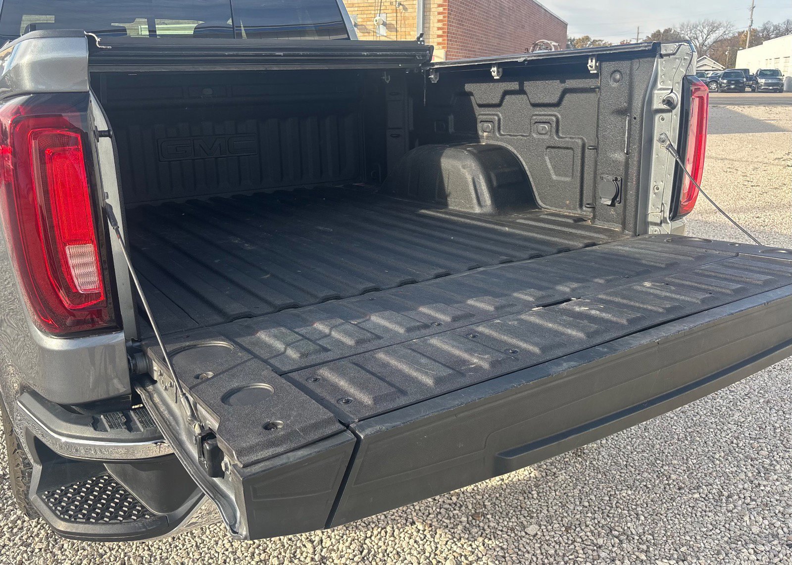 Used 2021 GMC Sierra 1500 SLT w/ SLT Premium Package image 14