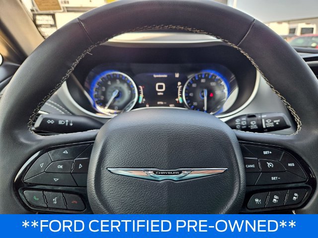 Used 2023 Chrysler Pacifica Touring FWD image 33