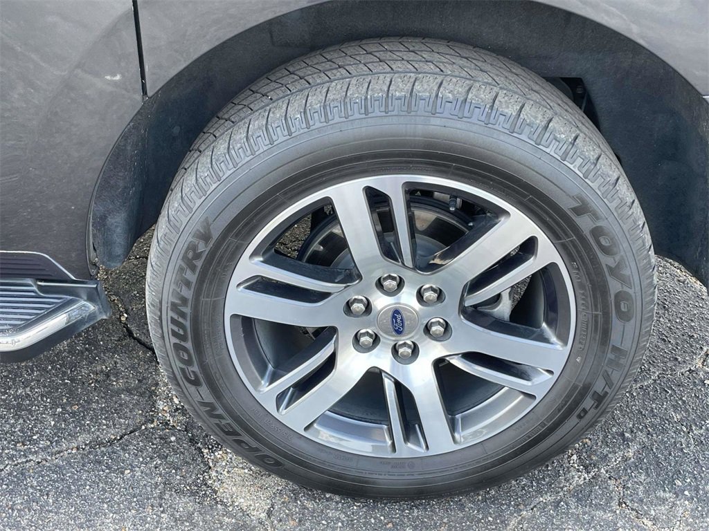 Certified 2022 Ford Expedition Max XLT image 9
