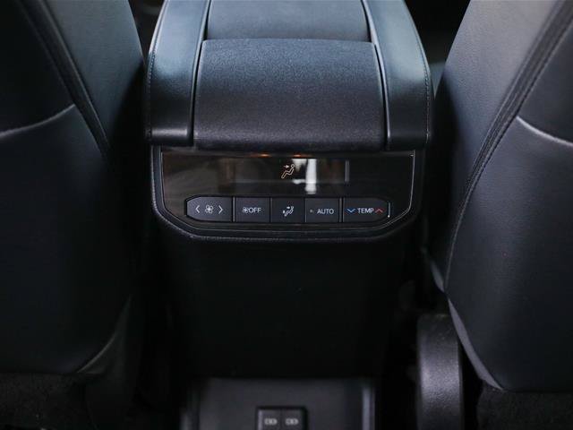 Used 2023 Toyota Highlander XLE FWD image 25