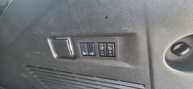Used 2024 Chevrolet Suburban Premier AWD/4WD image 10