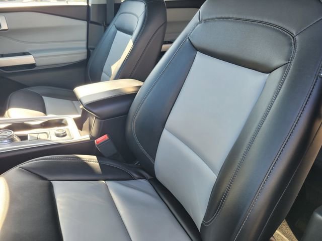 Certified 2022 Ford Explorer XLT w/ Equipment Group 202A image 11