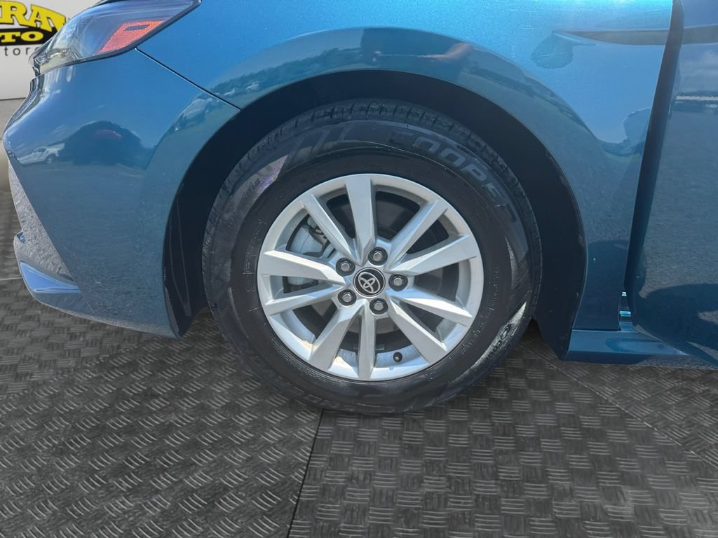 Used 2025 Toyota Camry LE FWD image 14