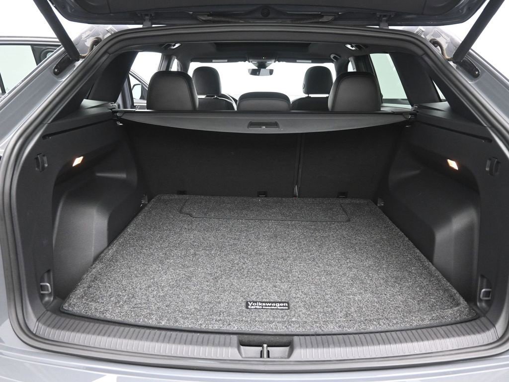 Used 2021 Volkswagen Atlas Cross Sport SEL R-Line image 11