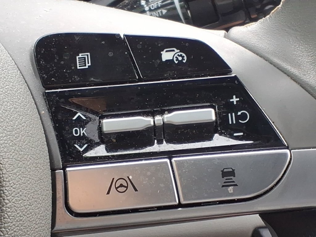 Used 2024 Hyundai Elantra SEL w/ Convenience Package FWD image 9