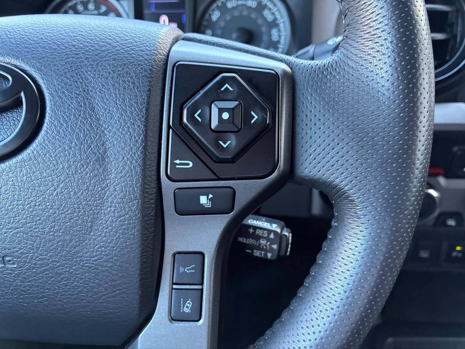 Used 2023 Toyota Tacoma TRD Off-Road w/ Technology Package AWD/4WD image 26