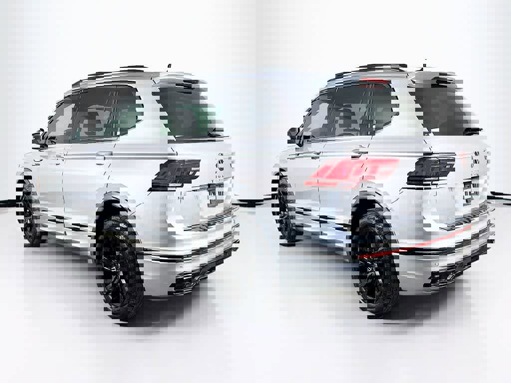 Used 2023 Volkswagen Tiguan SE R-Line image 4