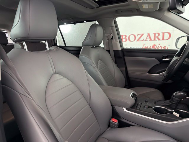 Used 2021 Toyota Highlander XLE FWD image 29