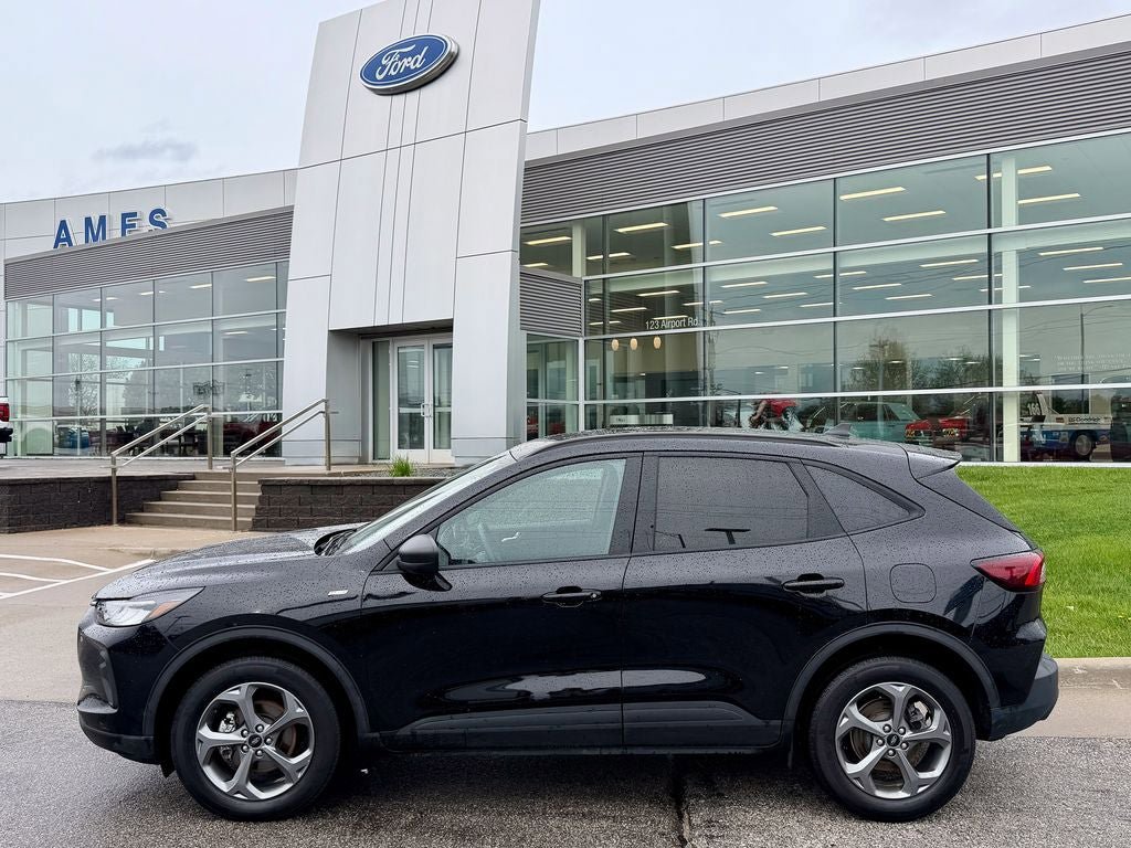 Certified 2025 Ford Escape ST-Line AWD/4WD image 3