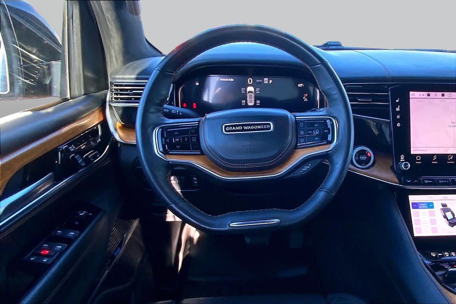 Used 2024 Jeep Grand Wagoneer L Series III AWD/4WD image 6
