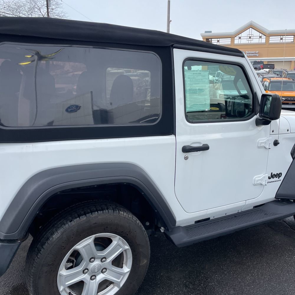 Used 2023 Jeep Wrangler Sport S image 9