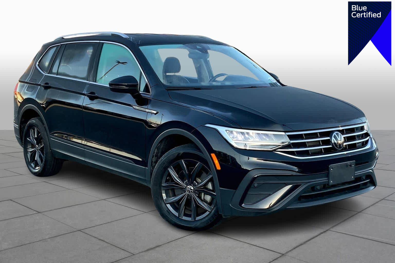 Used 2024 Volkswagen Tiguan SE image 1