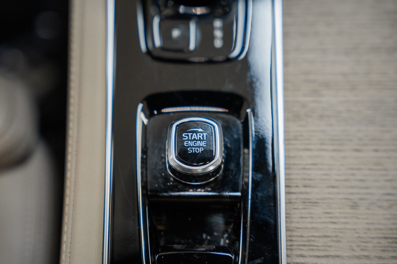 Used 2025 Volvo XC90 T8 Ultra w/ Protection Package Premier image 33