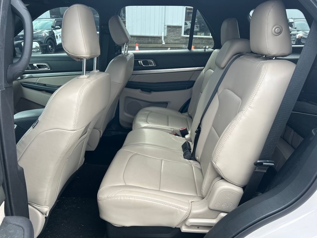 Certified 2019 Ford Explorer XLT w/ Equipment Group 202A image 9