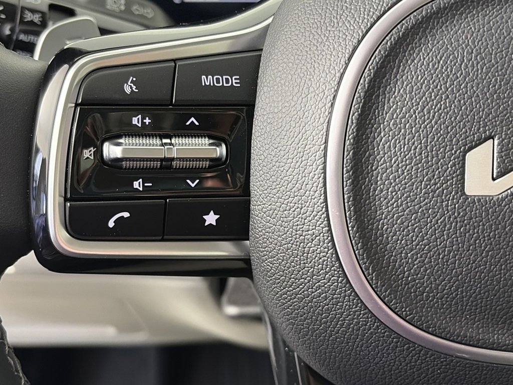 Used 2025 Kia Sorento EX image 17