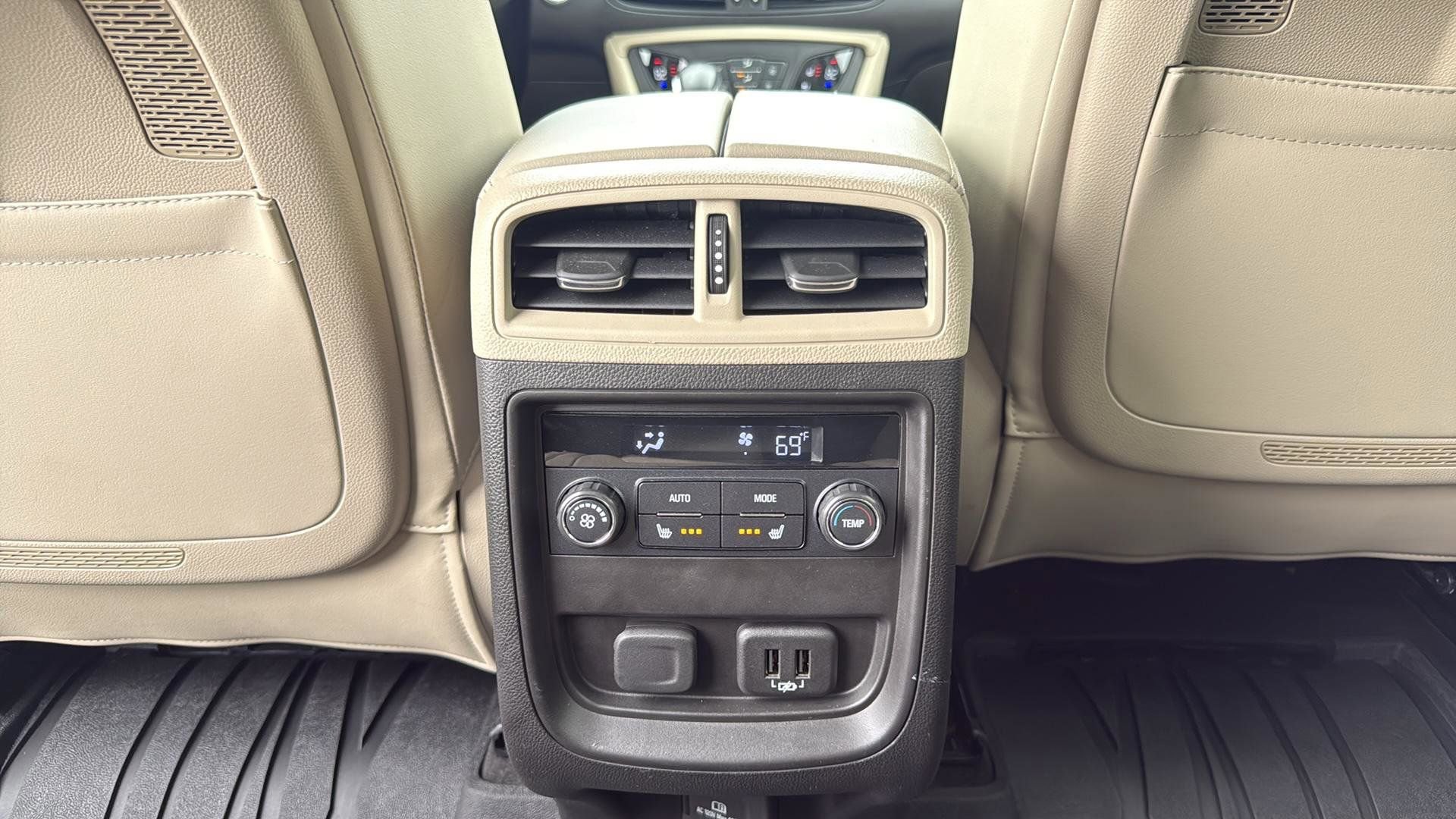 Used 2019 Buick Envision Premium w/ Driver Confidence Package image 29