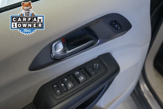 Used 2023 Chrysler Pacifica Touring-L FWD image 19