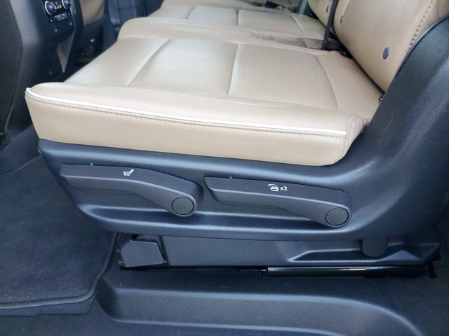 Used 2023 Chevrolet Suburban Premier image 12