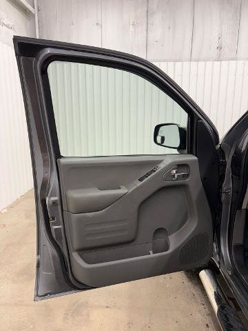 Used 2018 Nissan Frontier SV AWD/4WD image 9