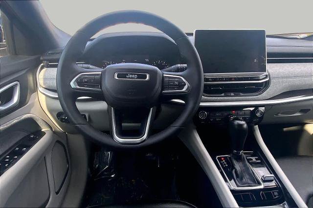 Used 2023 Jeep Compass Latitude w/ Convenience Group AWD/4WD image 6