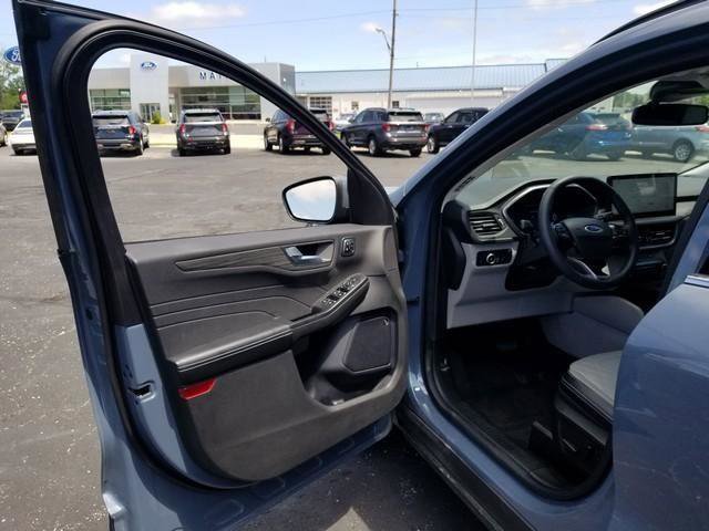 Certified 2023 Ford Escape Platinum w/ Premium Technology Package AWD/4WD image 10