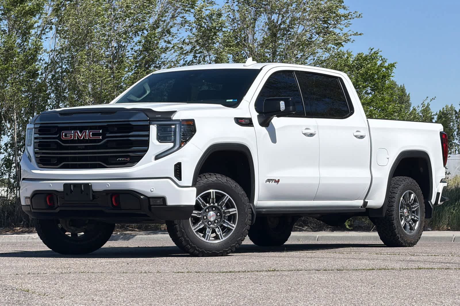Used 2024 GMC Sierra 1500 AT4 w/ Technology Package AWD/4WD video 1