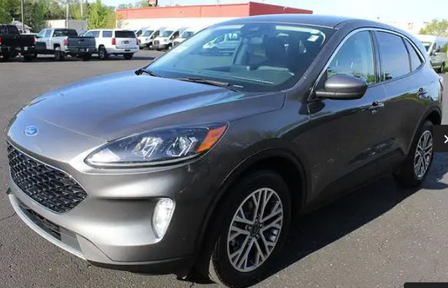 Certified 2025 Ford Escape ST-Line Select AWD/4WD image 2