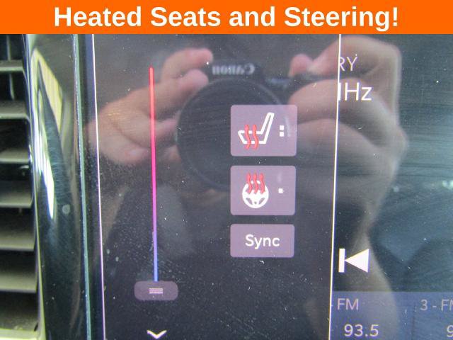 Used 2023 Chrysler Pacifica Touring-L FWD image 14