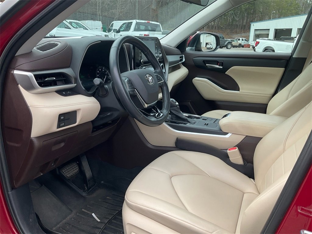 Used 2021 Toyota Highlander XLE image 15