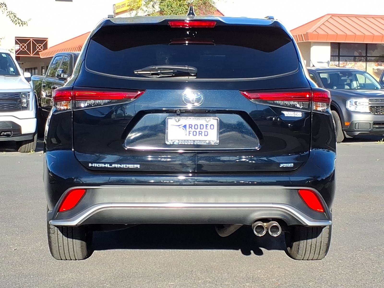 Used 2023 Toyota Highlander XSE image 3
