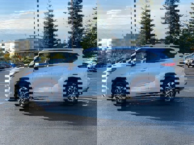 Used 2022 Toyota Highlander XLE image 6