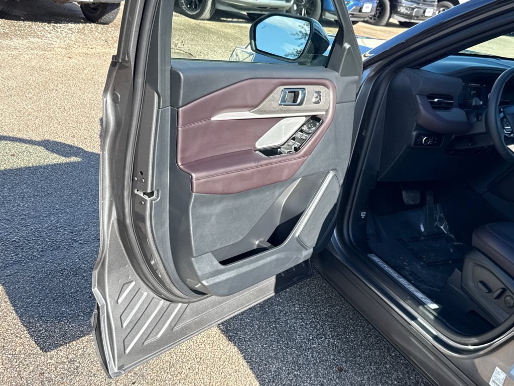 Certified 2026 Ford Explorer Platinum RWD image 14