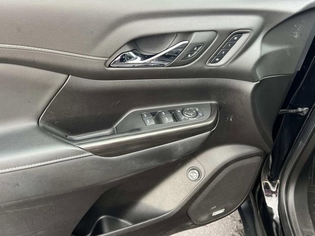 Used 2023 GMC Acadia SLT w/ Preferred Package image 16