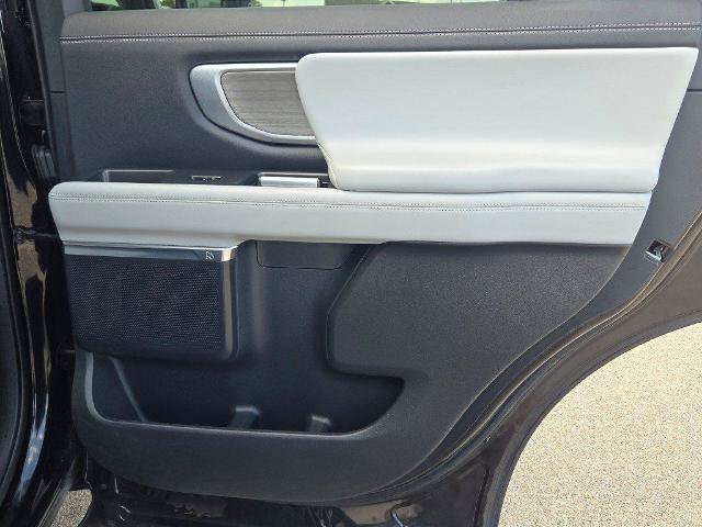 Certified 2025 Ford Expedition Platinum AWD/4WD image 12