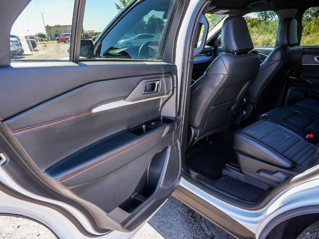 Certified 2025 Ford Explorer ST-Line RWD image 26