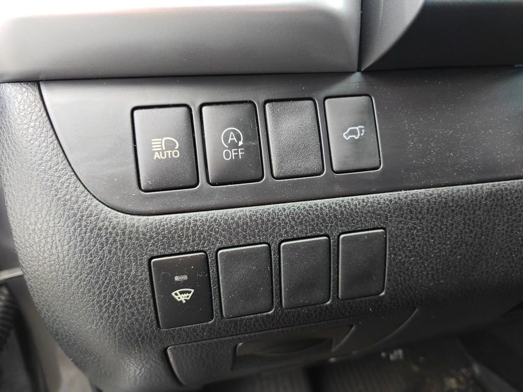 Used 2019 Toyota Highlander XLE FWD image 12