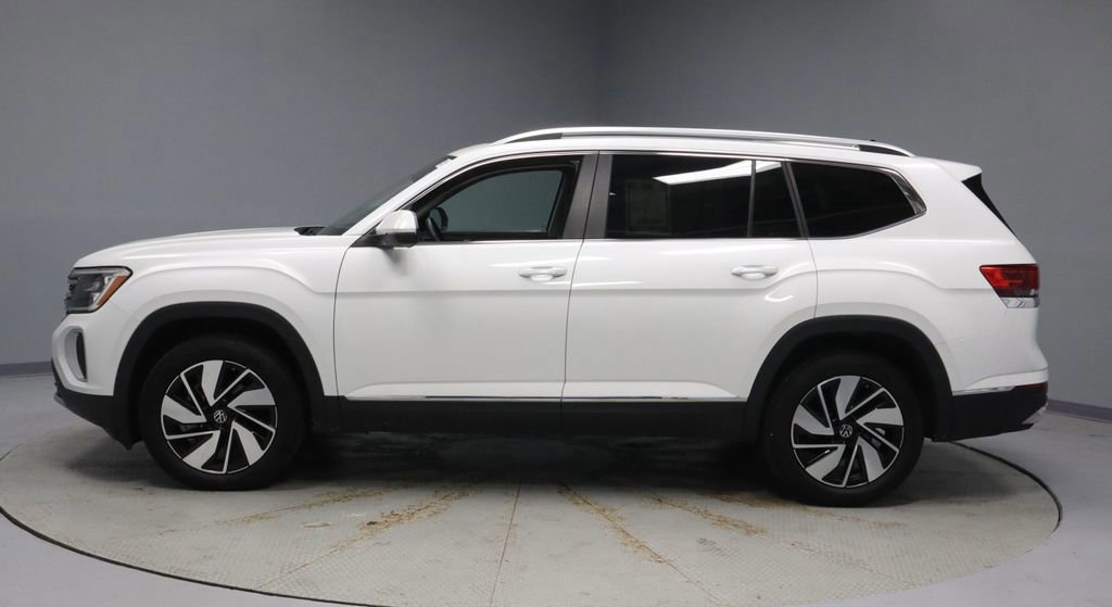 Used 2024 Volkswagen Atlas SEL AWD/4WD image 2